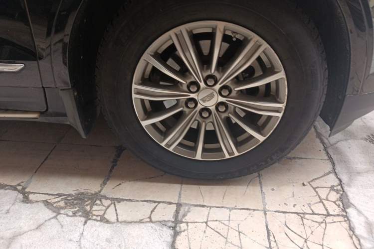 Used Cadillac XT5 2018 28T Four-Wheel Drive Luxury Model Right Front Wheel Hub