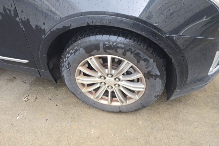 Used Cadillac XT5 2018 25T Luxury Model Right Front Wheel Hub