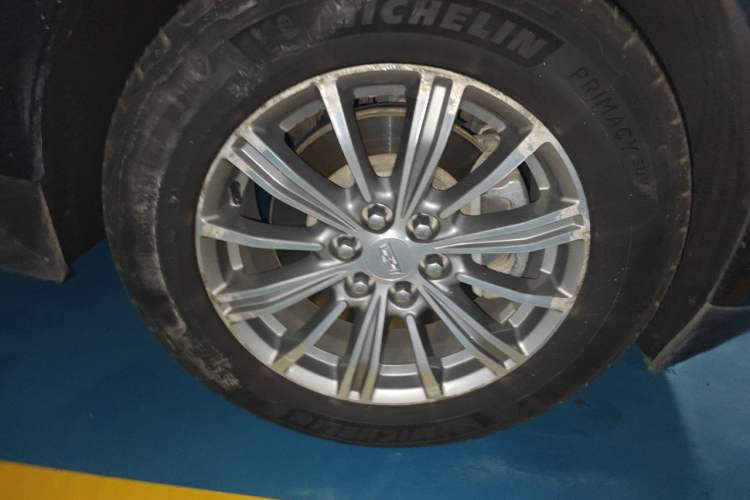 Used Cadillac XT5 2018 28T Four-Wheel Drive Luxury Model Right Front Wheel Hub