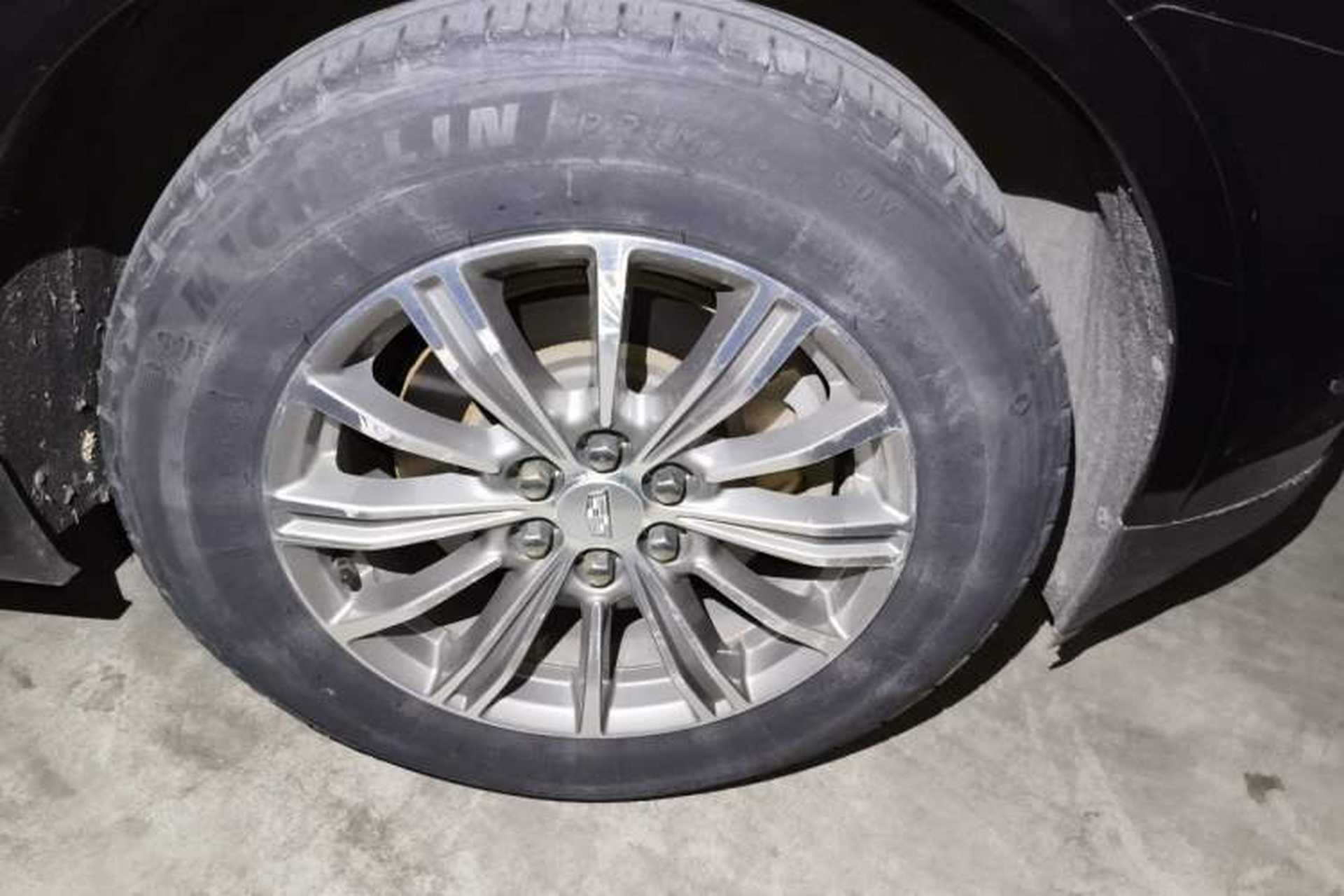 Used Cadillac XT5 2018 25T Luxury Model Right Front Wheel Hub