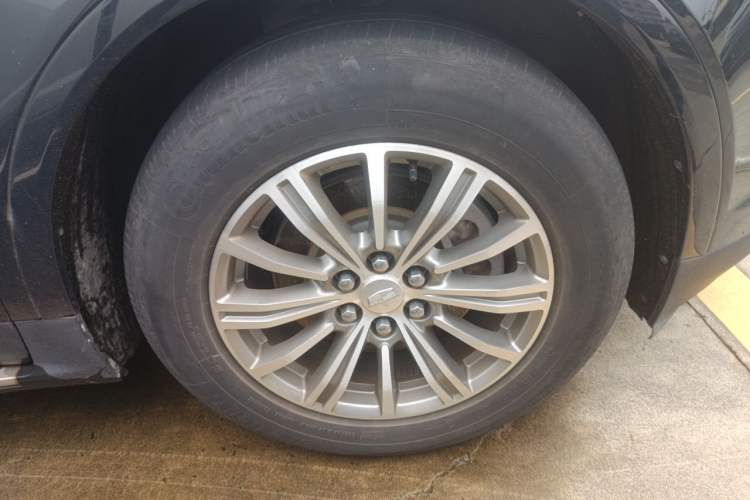 Used Cadillac XT5 2018 28T Four-Wheel Drive Luxury Model Right Front Wheel Hub