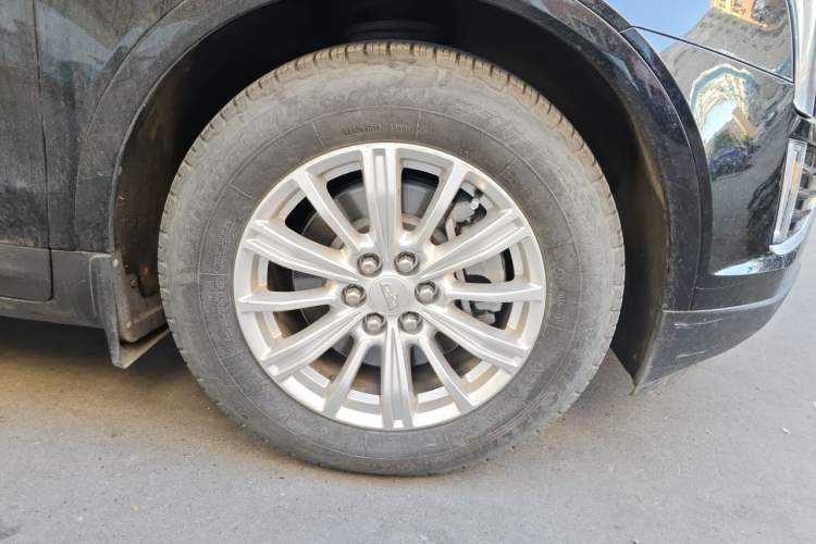 Used Cadillac XT5 2018 28E Four-Wheel Drive Tech Version Right Front Wheel Hub