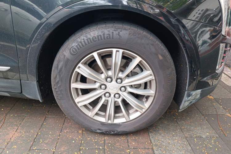 Used Cadillac XT5 2018 25T Luxury Model Right Front Wheel Hub