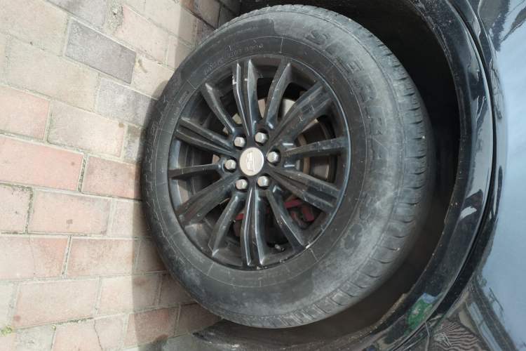 Used Cadillac XT5 2018 25T Luxury Model Right Front Wheel Hub