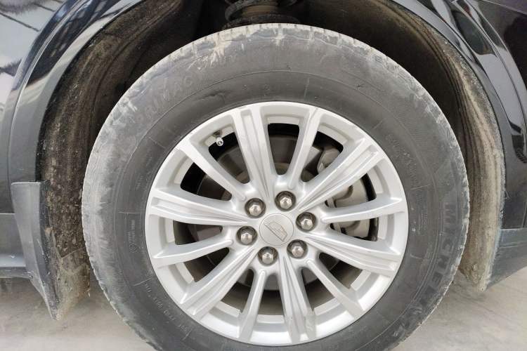 Used Cadillac XT5 2018 28E Four-Wheel Drive Tech Version Right Front Wheel Hub