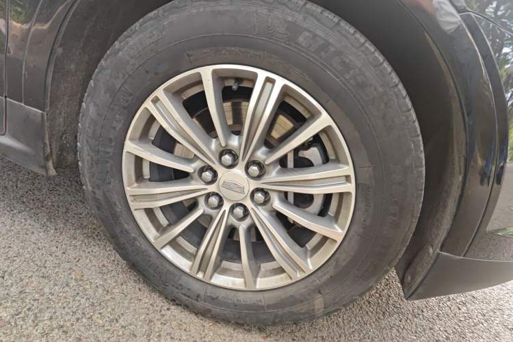 Used Cadillac XT5 2018 28T Four-Wheel Drive Luxury Model Right Front Wheel Hub