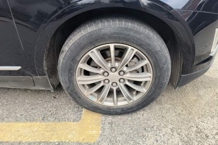 Used Cadillac XT5 2018 25T Luxury Model Right Front Wheel Hub