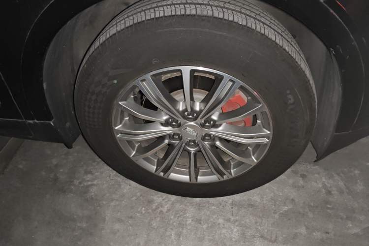 Used Cadillac XT5 2018 25T Luxury Model Right Front Wheel Hub