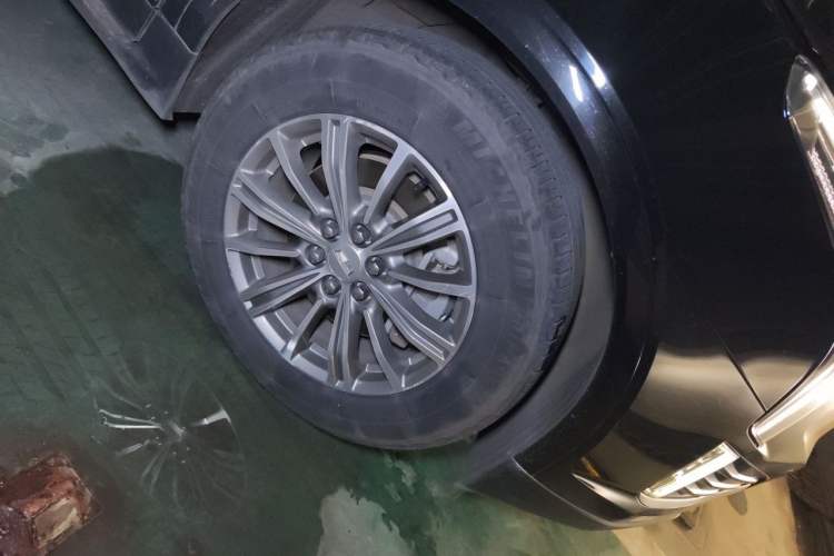 Used Cadillac XT5 2018 28T Four-Wheel Drive Luxury Model Right Front Wheel Hub