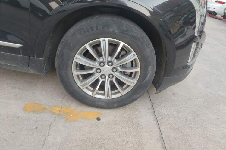 Used Cadillac XT5 2018 25T Luxury Model Right Front Wheel Hub