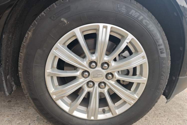 Used Cadillac XT5 2018 28E Four-Wheel Drive Leading Version Right Front Wheel Hub