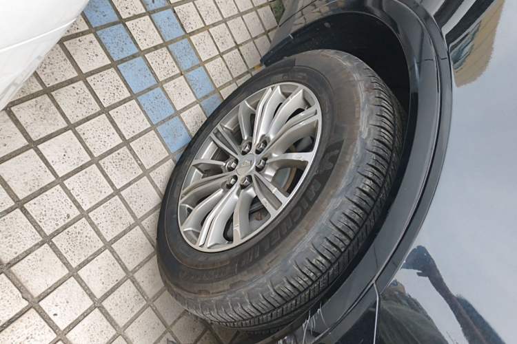 Used Cadillac XT5 2018 25T Luxury Model Right Front Wheel Hub