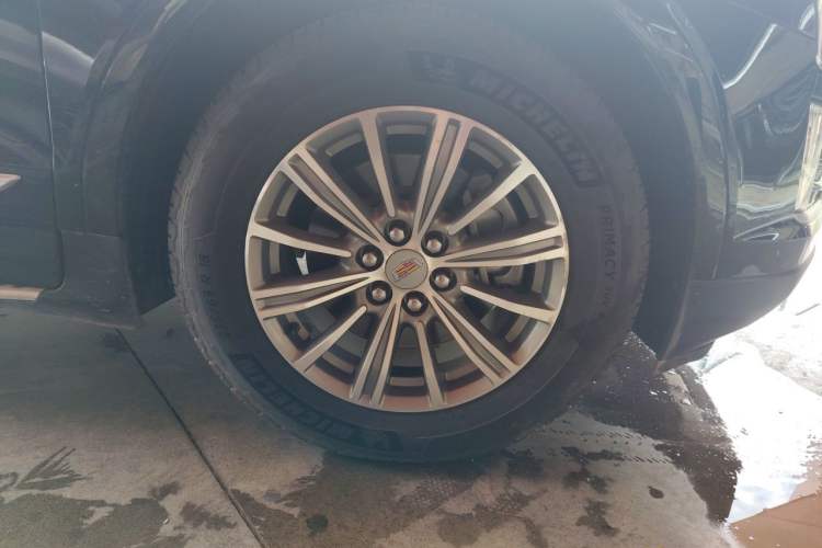 Used Cadillac XT5 2018 28T Four-Wheel Drive Luxury Model Right Front Wheel Hub