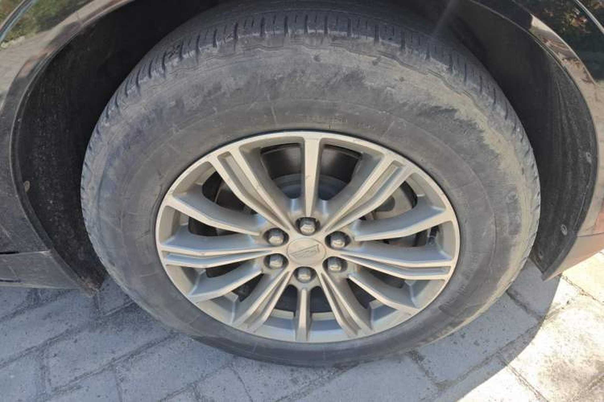 Used Cadillac XT5 2018 25T Luxury Model Right Front Wheel Hub