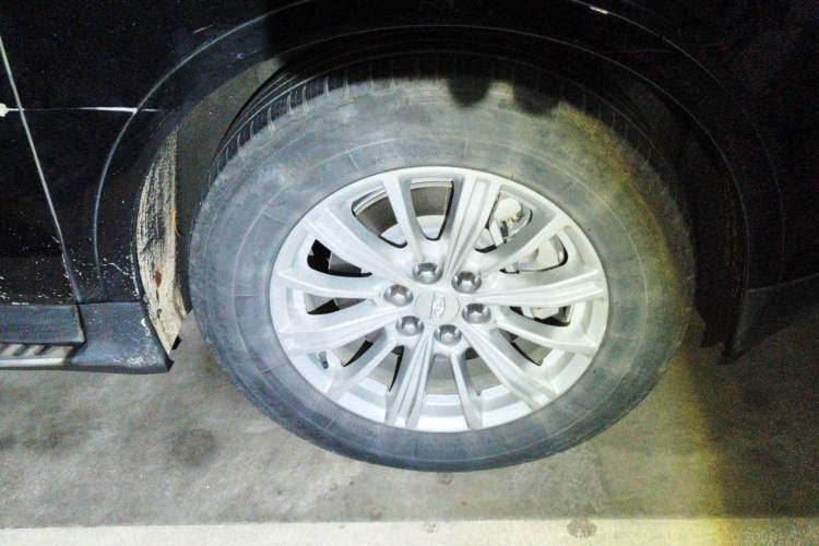 Used Cadillac XT5 2018 28E Four-Wheel Drive Tech Version Right Front Wheel Hub
