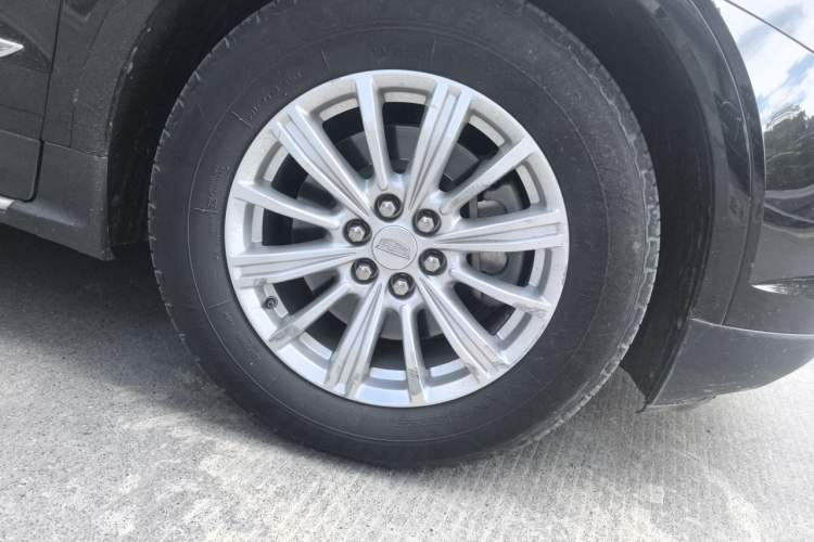 Used Cadillac XT5 2018 28E Four-Wheel Drive Tech Version Right Front Wheel Hub
