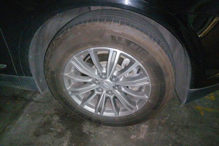 Used Cadillac XT5 2018 25T Luxury Model Right Front Wheel Hub