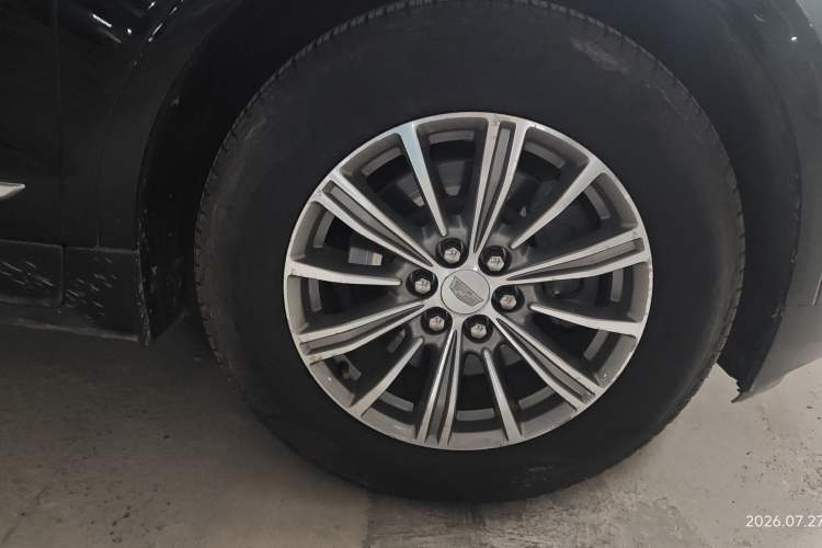 Used Cadillac XT5 2018 25T Luxury Model Right Front Wheel Hub
