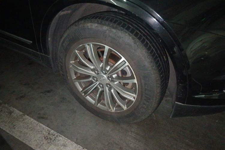 Used Cadillac XT5 2018 25T Luxury Model Right Front Wheel Hub