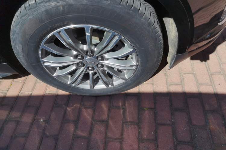 Used Cadillac XT5 2018 28T Four-Wheel Drive Luxury Model Right Front Wheel Hub
