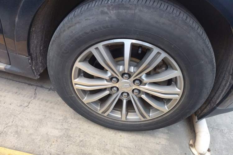 Used Cadillac XT5 2018 28T Four-Wheel Drive Luxury Model Right Front Wheel Hub