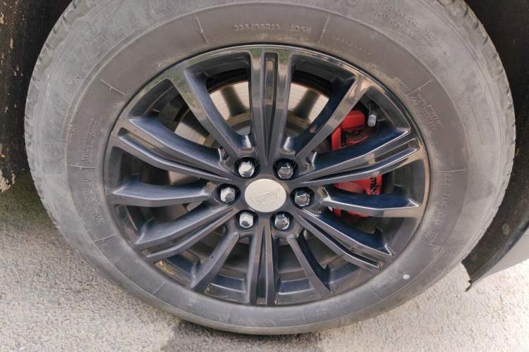 Used Cadillac XT5 2018 25T Luxury Model Right Front Wheel Hub
