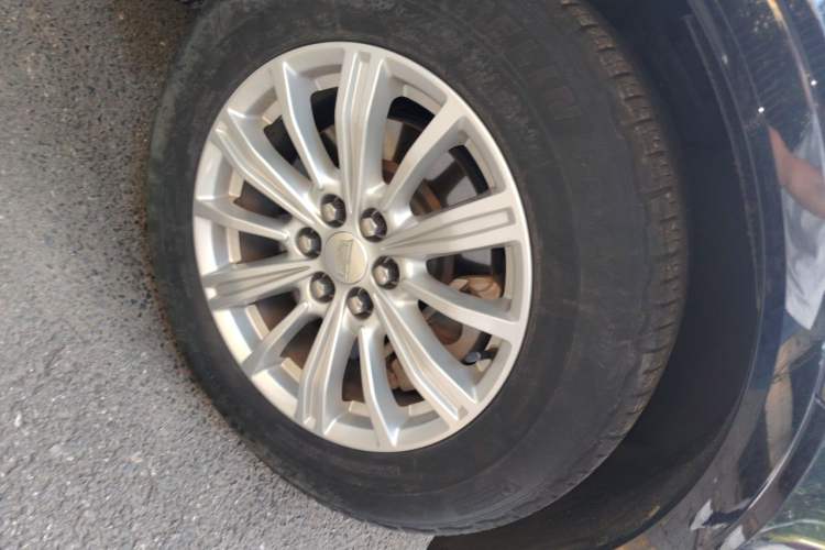 Used Cadillac XT5 2018 28E Four-Wheel Drive Tech Version Right Front Wheel Hub