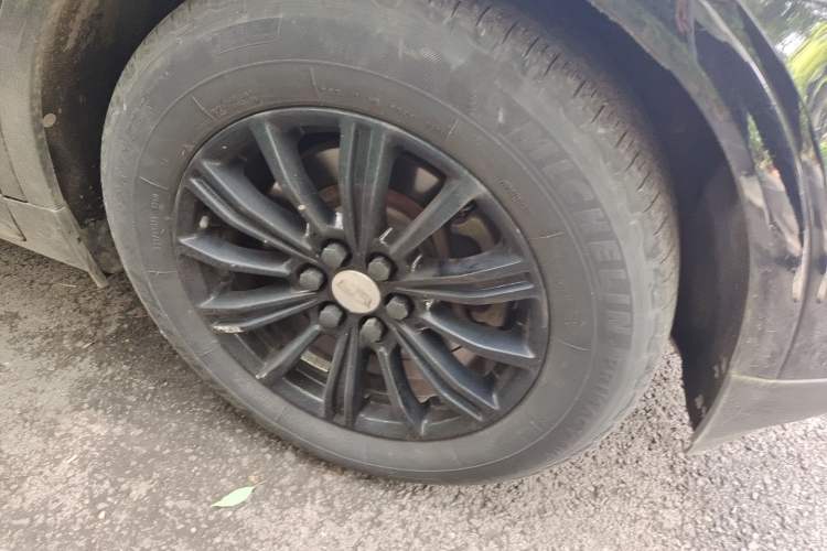 Used Cadillac XT5 2018 28T Four-Wheel Drive Luxury Model Right Front Wheel Hub