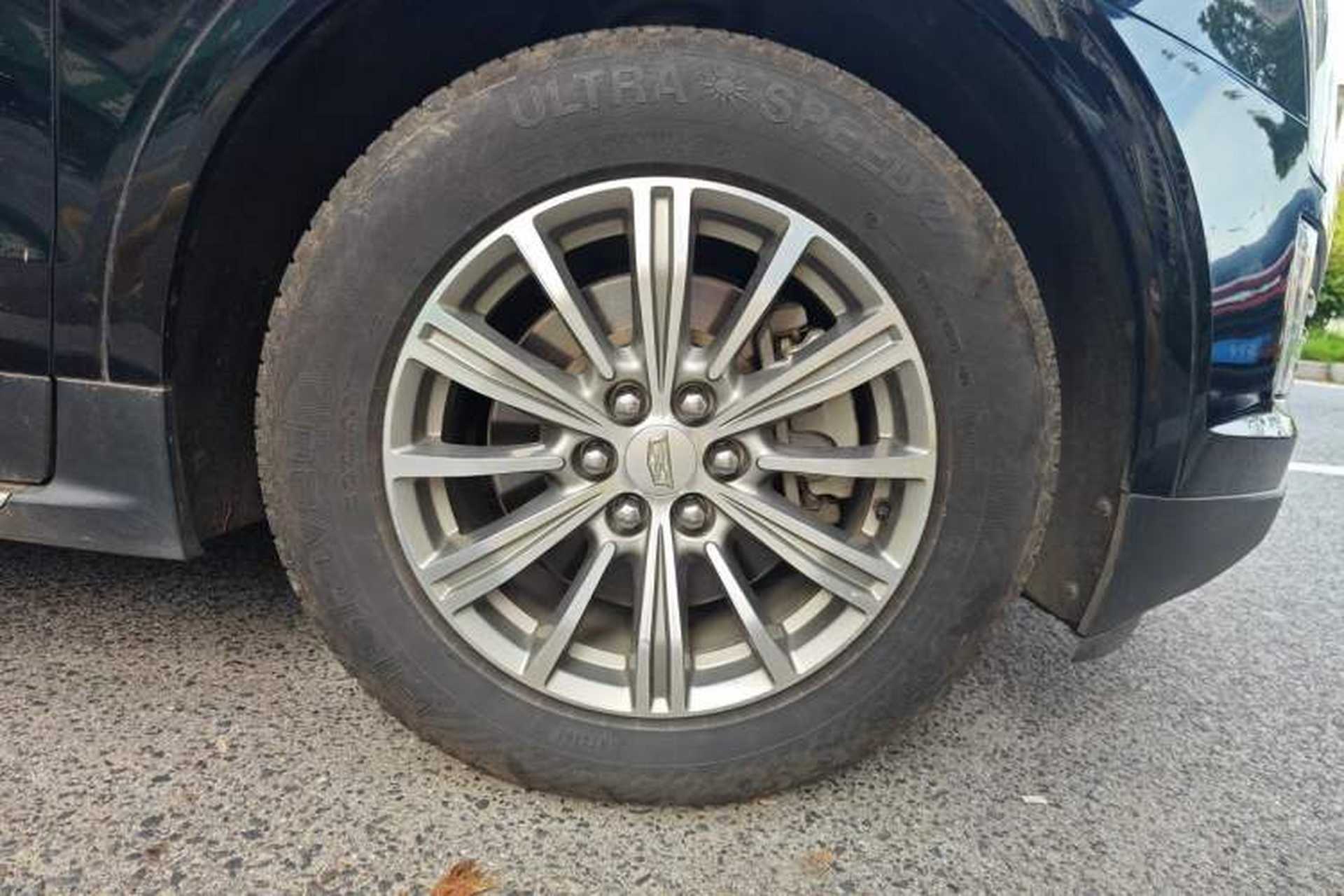 Used Cadillac XT5 2018 28T Four-Wheel Drive Luxury Model Right Front Wheel Hub