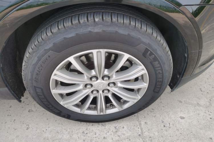Used Cadillac XT5 2018 25T Luxury Model Right Front Wheel Hub
