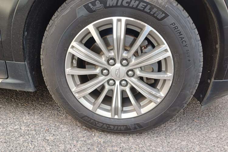 Used Cadillac XT5 2018 25T Luxury Model Right Front Wheel Hub