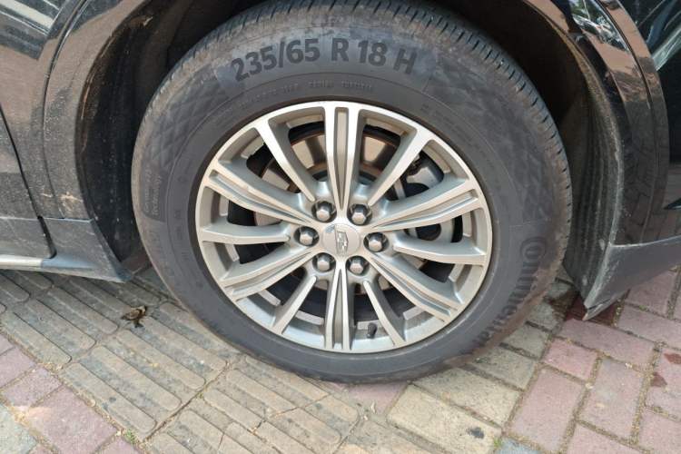 Used Cadillac XT5 2018 25T Luxury Model Right Front Wheel Hub