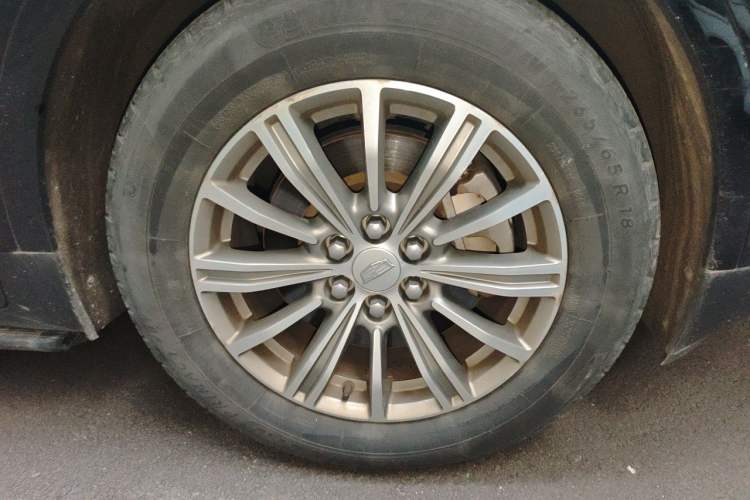 Used Cadillac XT5 2018 25T Luxury Model Right Front Wheel Hub