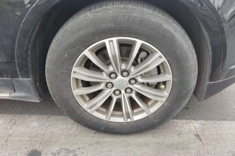 Used Cadillac XT5 2018 28T Four-Wheel Drive Luxury Model Right Front Wheel Hub