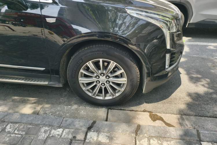 Used Cadillac XT5 2018 25T Luxury Model Right Front Wheel Hub