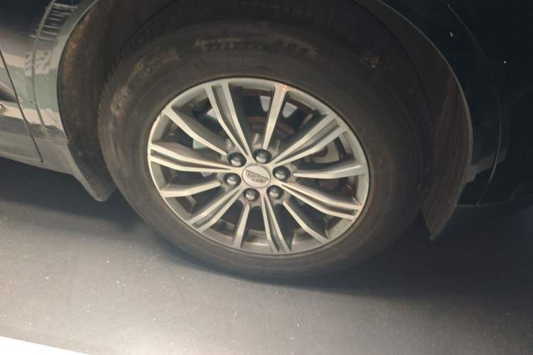 Used Cadillac XT5 2018 25T Luxury Model Right Front Wheel Hub