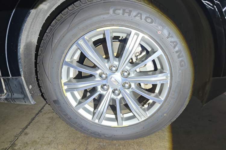Used Cadillac XT5 2018 28T Four-Wheel Drive Luxury Model Right Front Wheel Hub