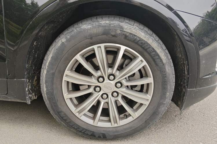 Used Cadillac XT5 2018 25T Luxury Model Right Front Wheel Hub