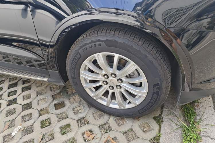 Used Cadillac XT5 2018 28E Four-Wheel Drive Tech Version Right Front Wheel Hub