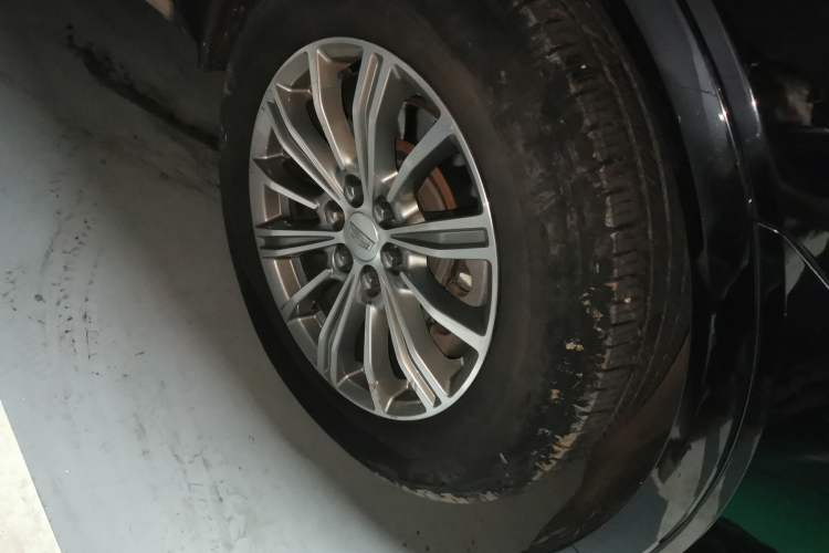 Used Cadillac XT5 2018 28T Four-Wheel Drive Luxury Model Right Front Wheel Hub