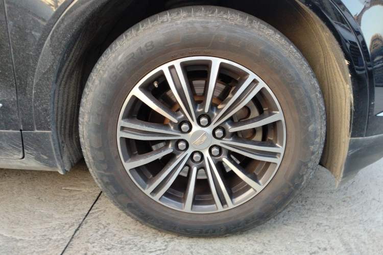 Used Cadillac XT5 2018 28T Four-Wheel Drive Luxury Model Right Front Wheel Hub