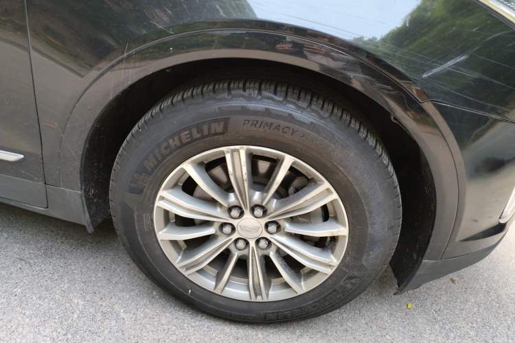 Used Cadillac XT5 2018 25T Luxury Model Right Front Wheel Hub