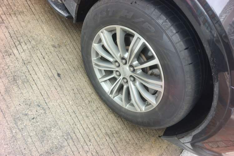 Used Cadillac XT5 2018 28T Four-Wheel Drive Luxury Model Right Front Wheel Hub