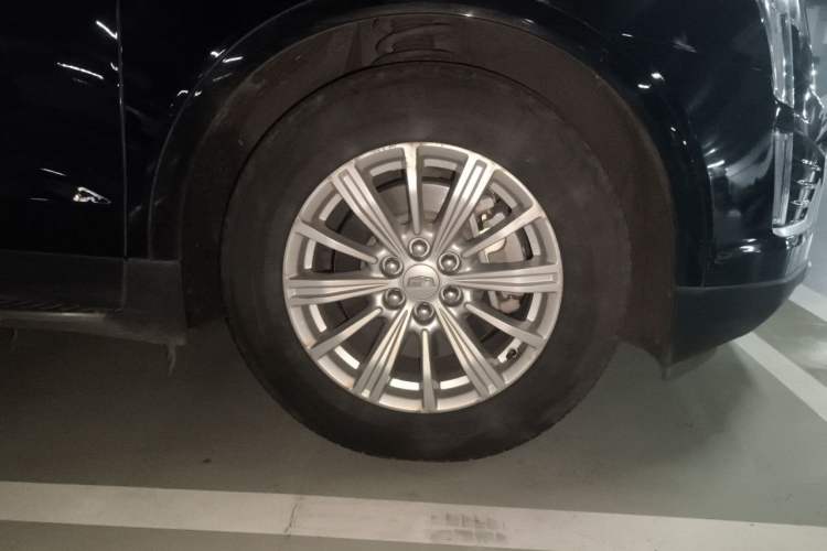 Used Cadillac XT5 2018 28E Four-Wheel Drive Tech Version Right Front Wheel Hub