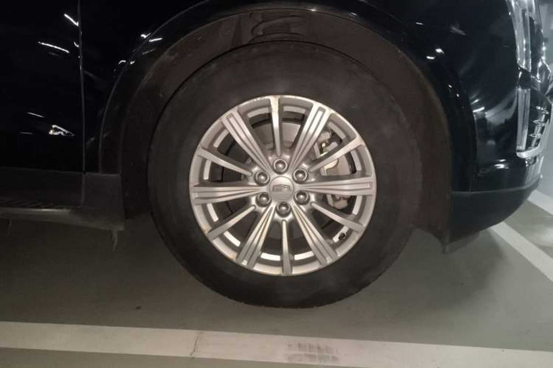 Used Cadillac XT5 2018 28E Four-Wheel Drive Tech Version Right Front Wheel Hub