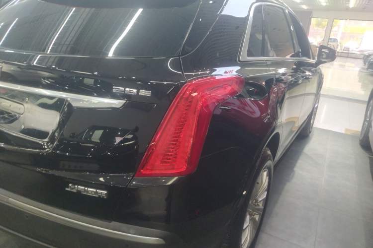 Used Cadillac XT5 2018 28E Four-Wheel Drive Tech Version Right Rear Taillight
