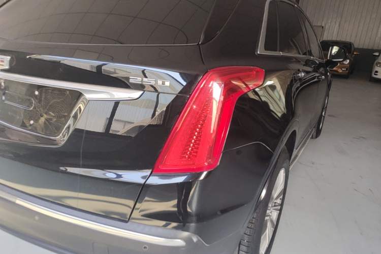 Used Cadillac XT5 2018 25T Luxury Model Right Rear Taillight