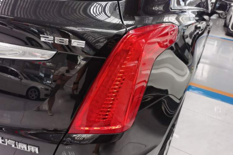 Used Cadillac XT5 2018 28E Four-Wheel Drive Tech Version Right Rear Taillight