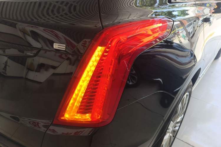 Used Cadillac XT5 2018 28E Four-Wheel Drive Leading Version Right Rear Taillight
