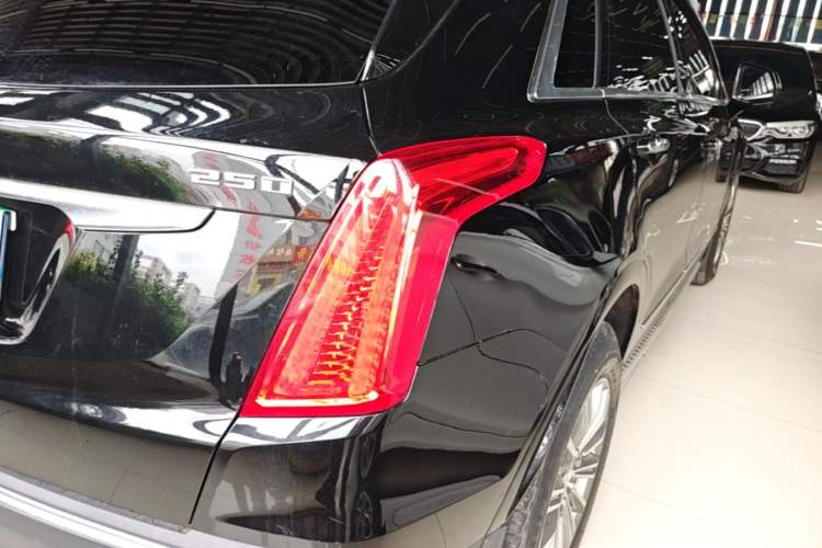 Used Cadillac XT5 2018 25T Luxury Model Right Rear Taillight